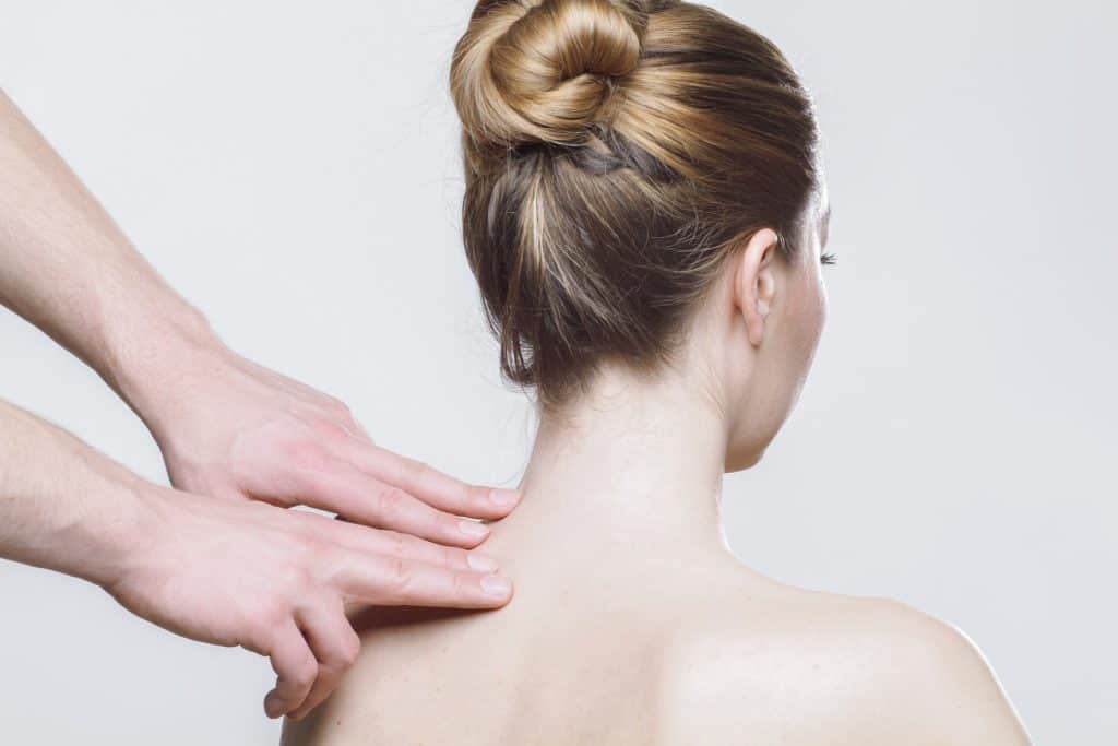 Was tun gegen einen verspannten Nacken - bzw. Rücken- und Kopfschmerzen im Home Office?